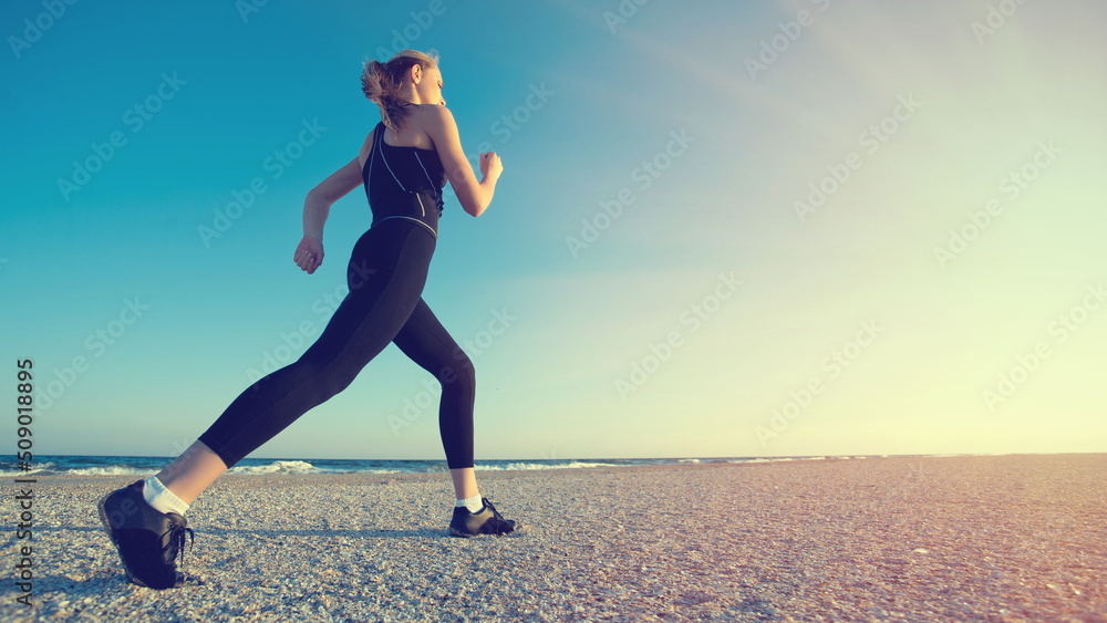 Fototapeta premium Athlete on the beach
