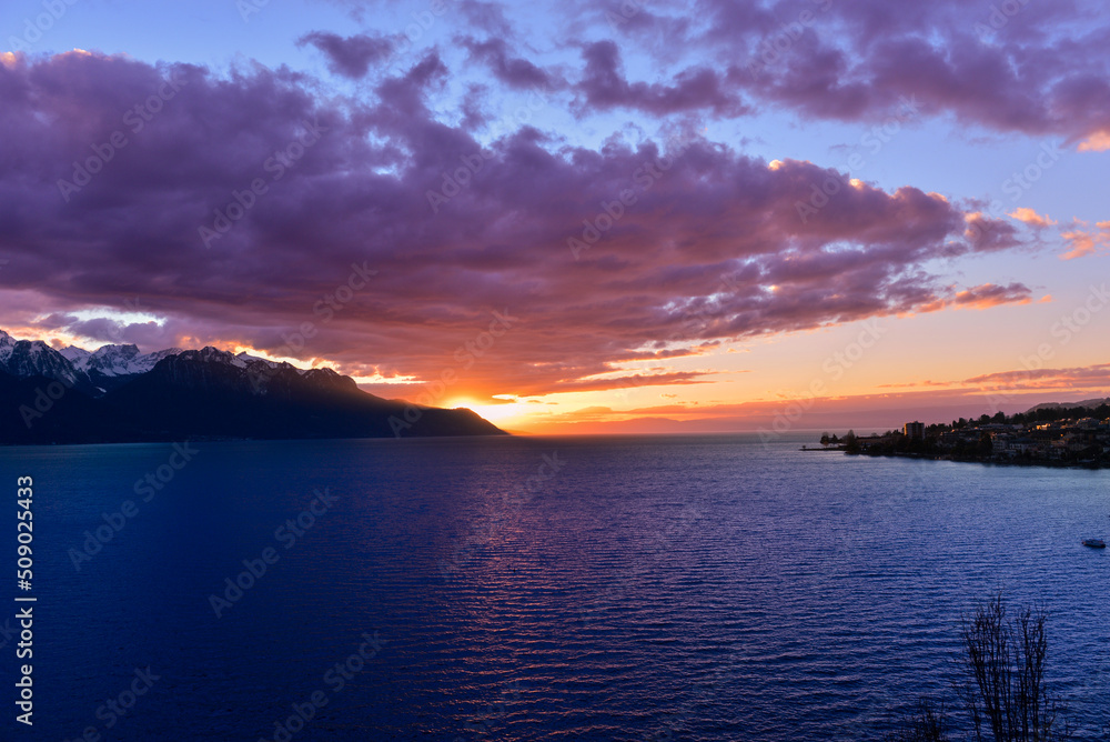 Sonnenuntergang über dem Genfersee, Schweiz
