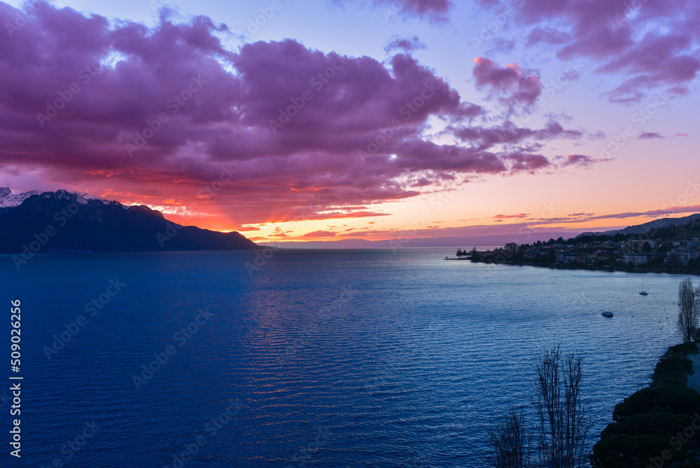 Sonnenuntergang über dem Genfersee, Schweiz Sonnenuntergang über dem Genfersee, Schweiz