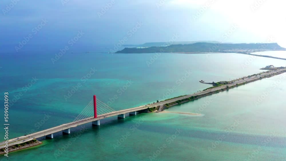 海中道路(沖縄県うるま市)※満潮時 海中道路(沖縄県うるま市)※満潮時