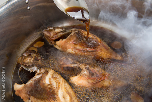 煮魚の調理　カサゴの煮魚　和食調理 photo