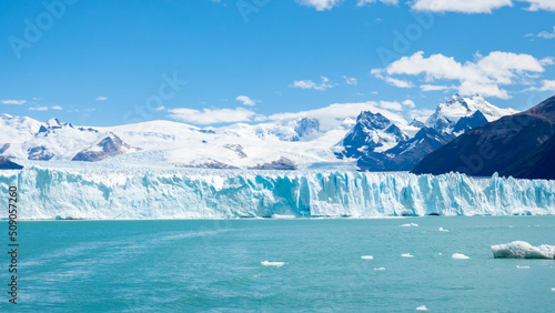 氷河　地球温暖化 © taka