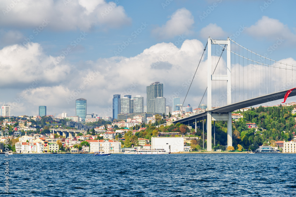 Fototapeta premium Scenic view of the Bosphorus Bridge in Istanbul, Turkey