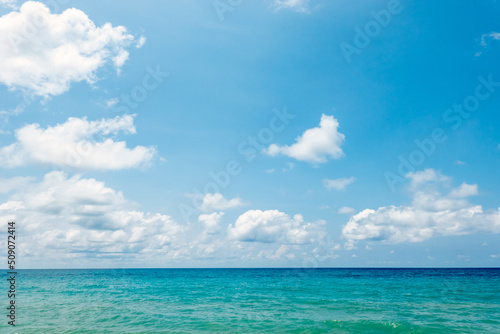 perfect sky and water of ocean © byjeng