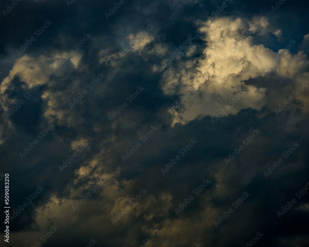 Fototapeta premium the sky is full of dense clouds