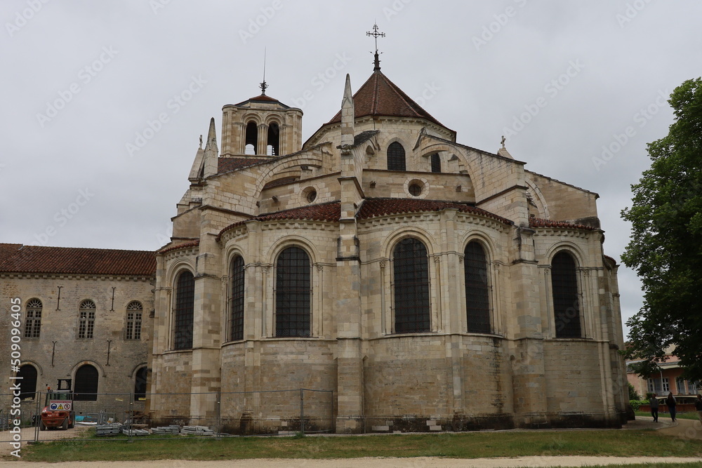 La Basilique Sainte Marie Madeleine, basilique de Vezelay, vue de l'extérieur, village de Vezelay, département de l'Yonne, France