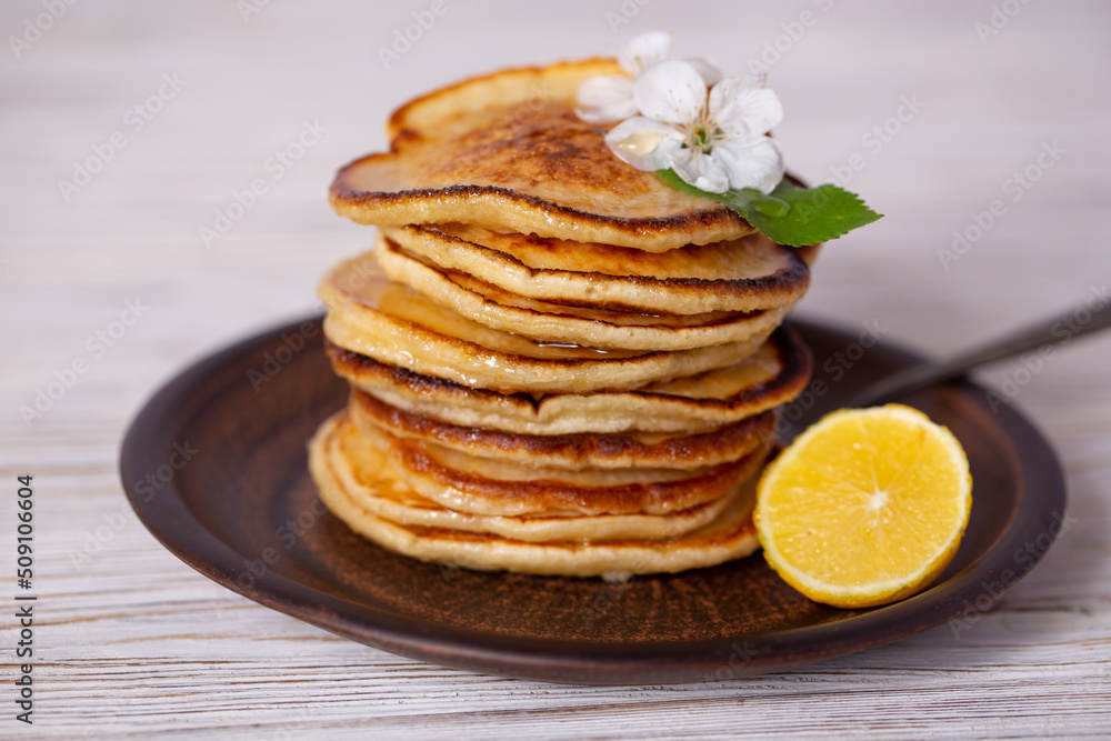 Pancakes with honey, lemon