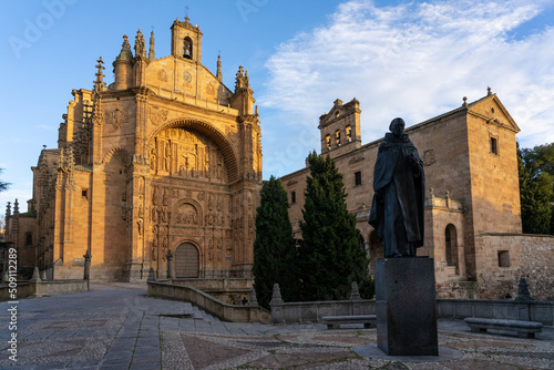 Tableau sur toile San Esteban convent of Salamanca (World Heritage Site by UNESCO) at sunset in the old town, Castilla y Leon, Spain