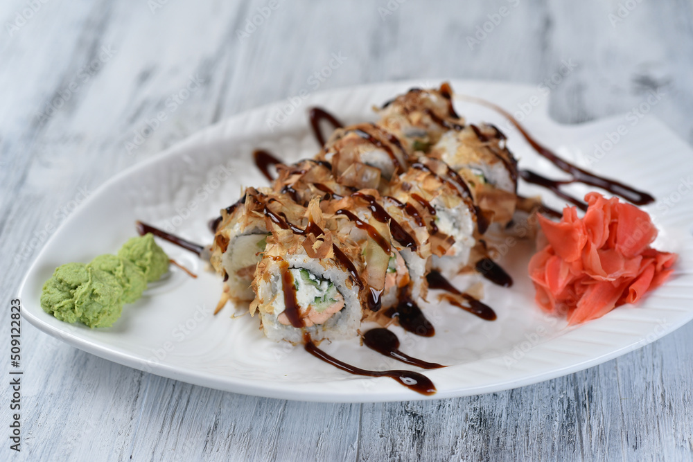 sushi, rolls with salmon, philadelphia cheese, cucumber, tuna shavings, wasabi and ginger
sushi, rolls with salmon, philadelphia cheese, cucumber, tuna shavings, wasabi and ginger