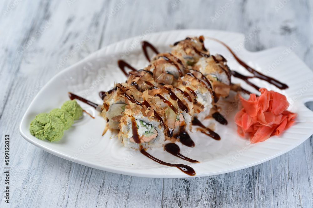 sushi, rolls with salmon, philadelphia cheese, cucumber, tuna shavings, wasabi and ginger
sushi, rolls with salmon, philadelphia cheese, cucumber, tuna shavings, wasabi and ginger