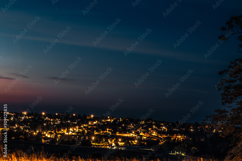 Stadt bei Sonnenuntergang in Deutschland