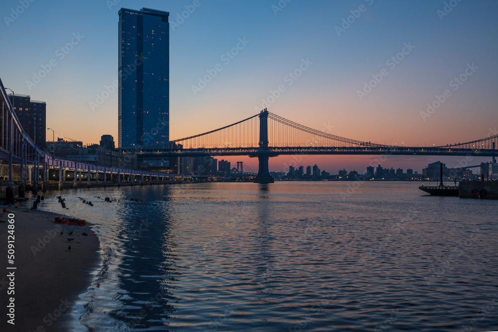 Manhattan Bridge im Sonnenafgang