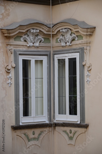 Windows that mirror each other