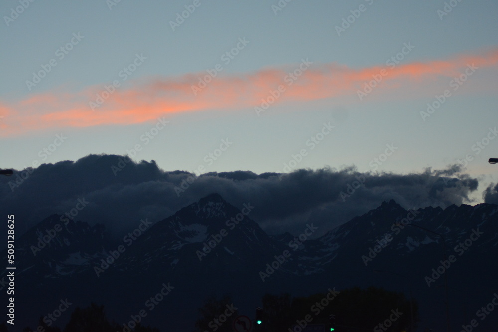 Obraz premium sunset in the mountains