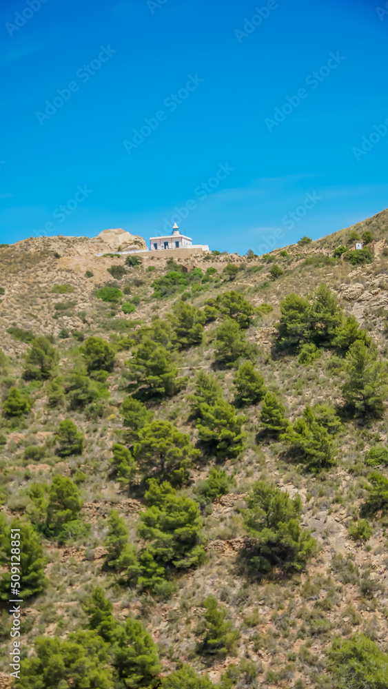 Parque natural y protegido de Sierra Helada o Serra Gelada en la parte este frente a la Bahía de Altea y con el faro de Playa del Albir Parque natural y protegido de Sierra Helada o Serra Gelada en la parte este frente a la Bahía de Altea y con el faro de Playa del Albir