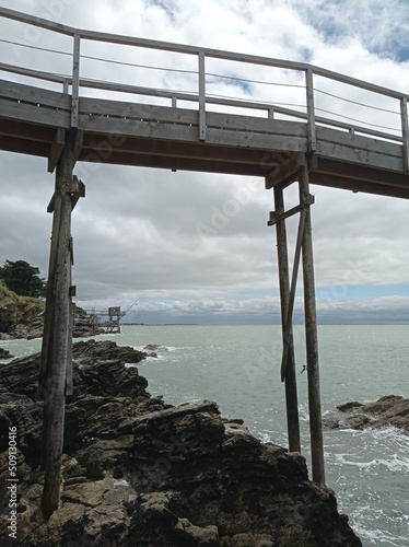 Pêcherie ou cabane en bois sur la côte de Jade à Pornic