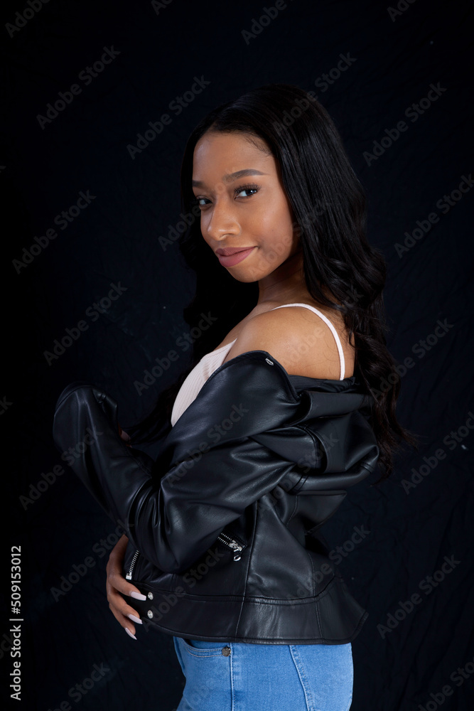 Naklejka premium Beautiful woman with a pleasing smile
