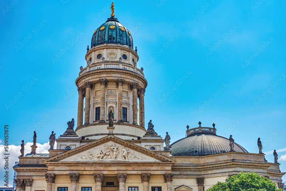 Obraz premium View to the German Cathedral in downtown Berlin at the historic square Gendarmenmarkt.
