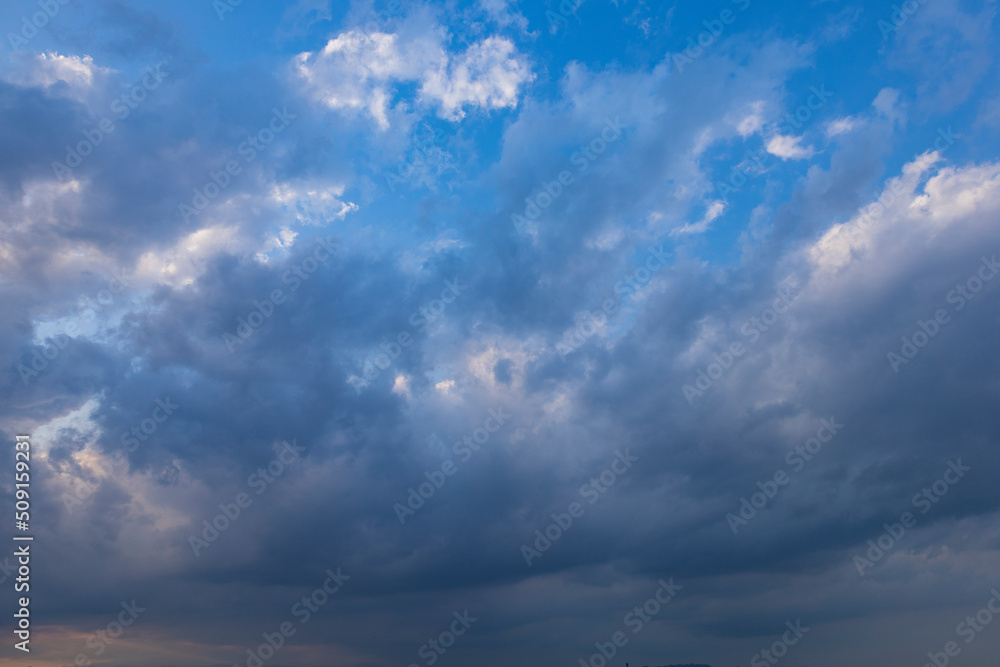 黄昏時の空と天使の梯子 黄昏時の空と天使の梯子