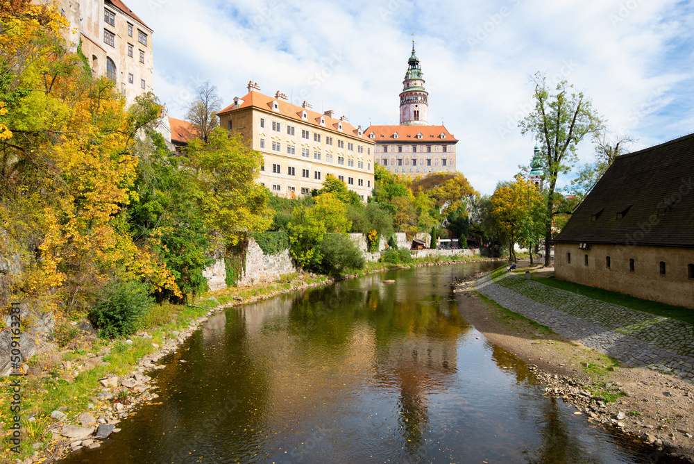 Obraz premium Cesky Krumlov - oldtown city and river in Autumn, Czech Republic