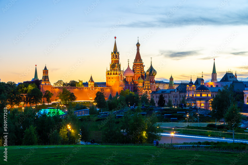Obraz premium Moscow Kremlin and St. Basil's Cathedral at night, Russia. Moscow's main tourist attraction. Evening view of the sights of Moscow in summer. Panorama of the center of Moscow at dusk.