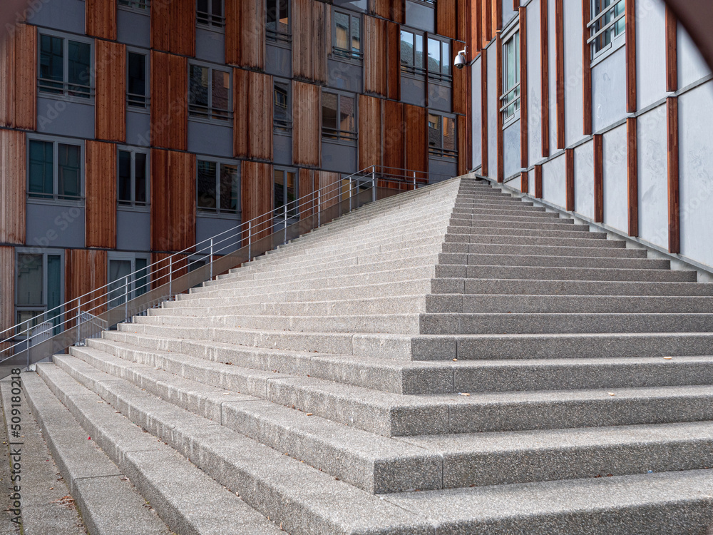 Escaliers en pyramide, architecture moderne Stock Photo | Adobe Stock