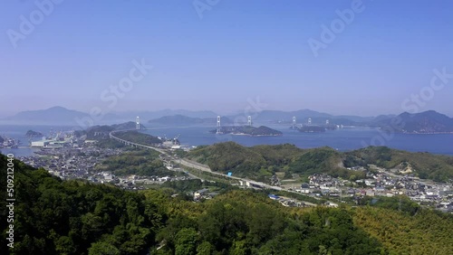 近見山展望台付近から見た来島海峡大橋（愛媛県今治市）