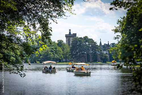 Die Schlösser von Laxenburg in der Gemeinde Laxenburg in Niederösterreich, sechs Kilometer südlich zum Bundesland Wien. Im großen Schlosspark befinden sich das Alte Schloss, Blaue Hof und Franzensburg