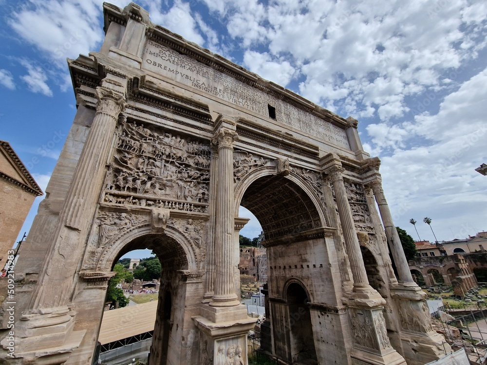 forum romaine arch