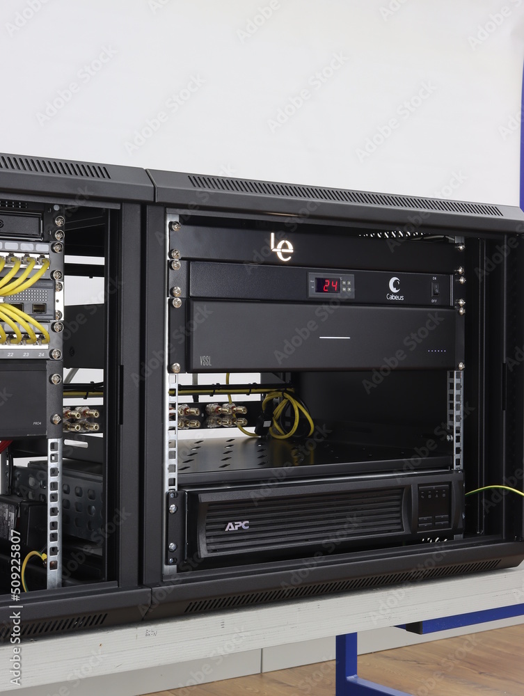 A rack of equipment for organizing an connection for data