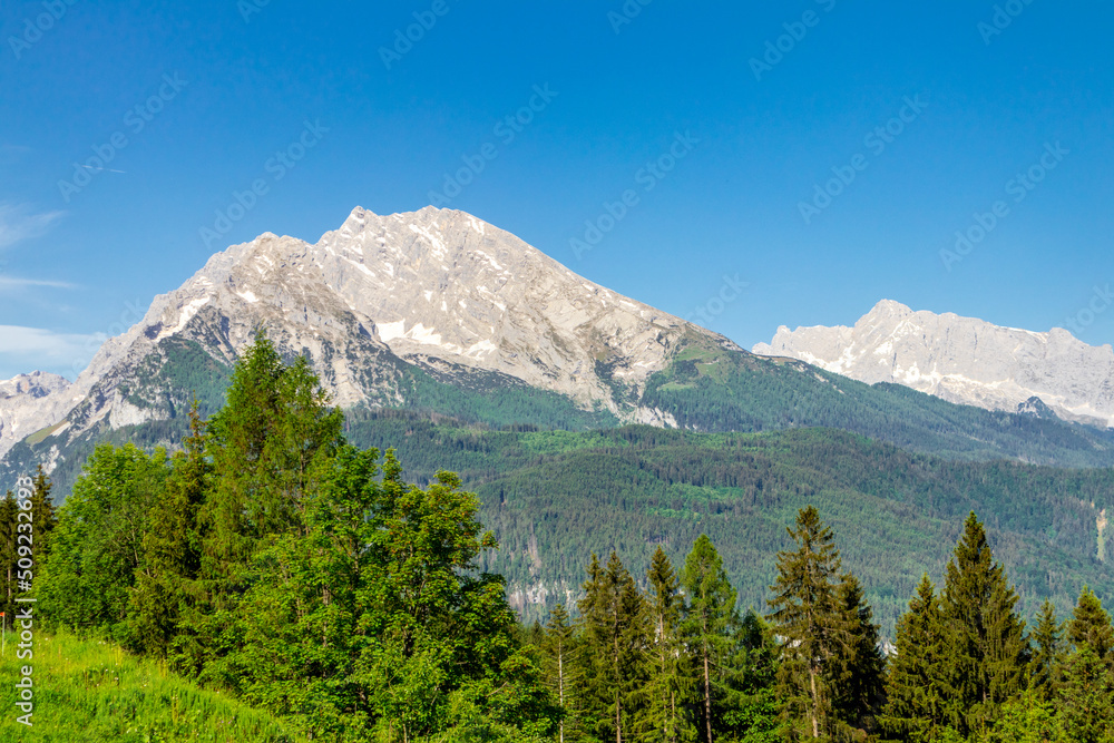 Fototapeta premium Schöne Erkundungstour entlang des Berchtesgadener Voralpenlandes - Jenner - Bayern - Deutschland