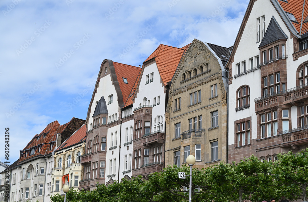 alte häuser in düsseldorfer innenstadt, deutschland
