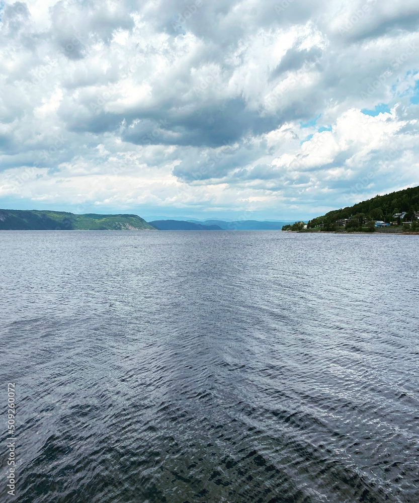 Fototapeta premium Paysages bord de mer, nordique et ensoleillés