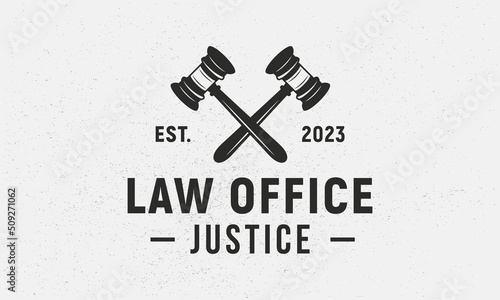 Law Office vintage logo. The Judge, Lawyer logo template with crossed gavels. Vector illustration 