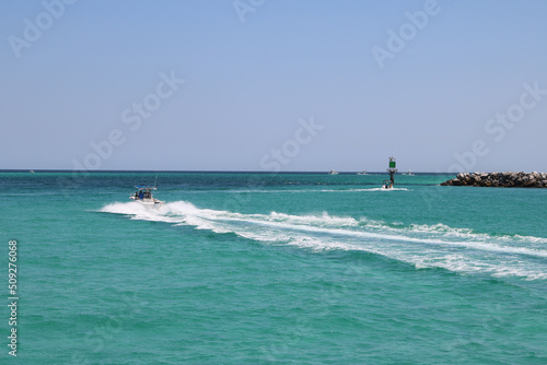 speed boat in the ocean moving left © Jessica