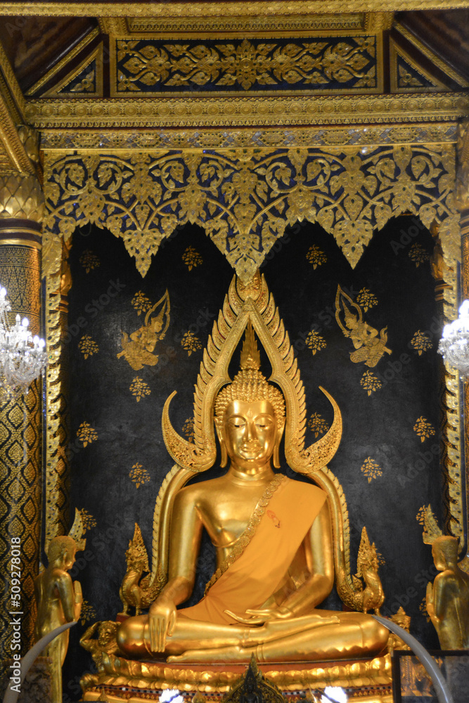 Phra phuttha chinnarat in Wat Phra Sri Rattana Mahathat (Wat Yai). The most beautiful golden buddha statue.