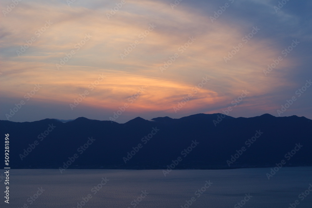 湖西の山と夕焼雲