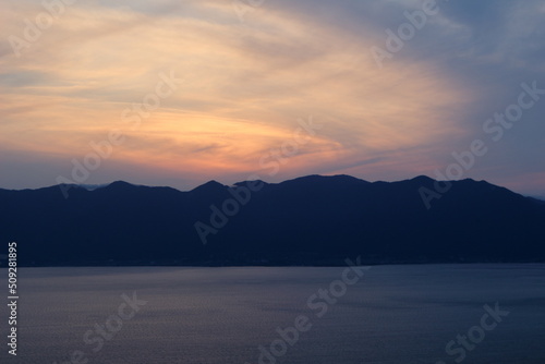 湖西の山と夕焼雲