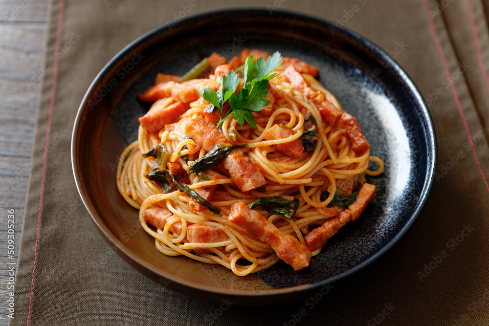 ほうれん草とベーコンのトマトソーススパゲッティ ほうれん草とベーコンのトマトソーススパゲッティ