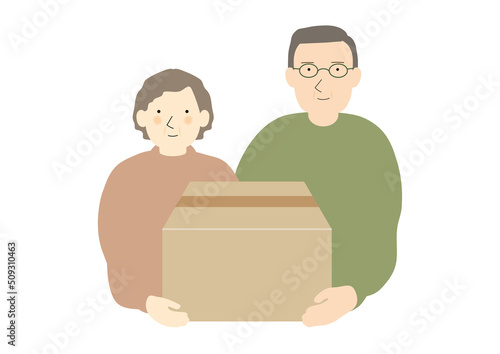 ダンボール箱の郵送物を持つ中高年夫婦