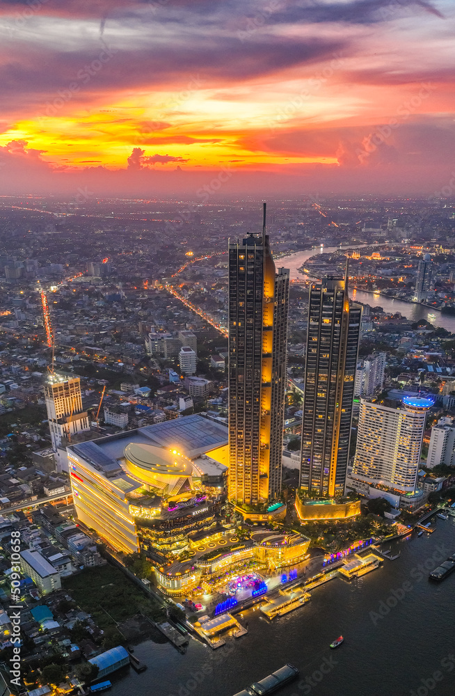 Obraz premium Aerial view of Icon Siam water front building in downtown Bangkok, Thailand