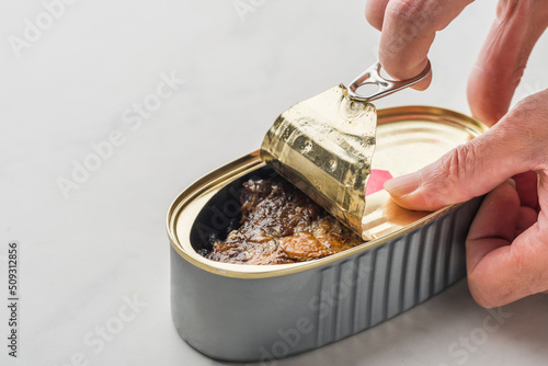 Open tempeh dace cans
