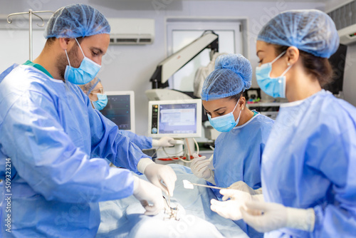 Canvastavla Group of surgeons wearing safety masks performing operation