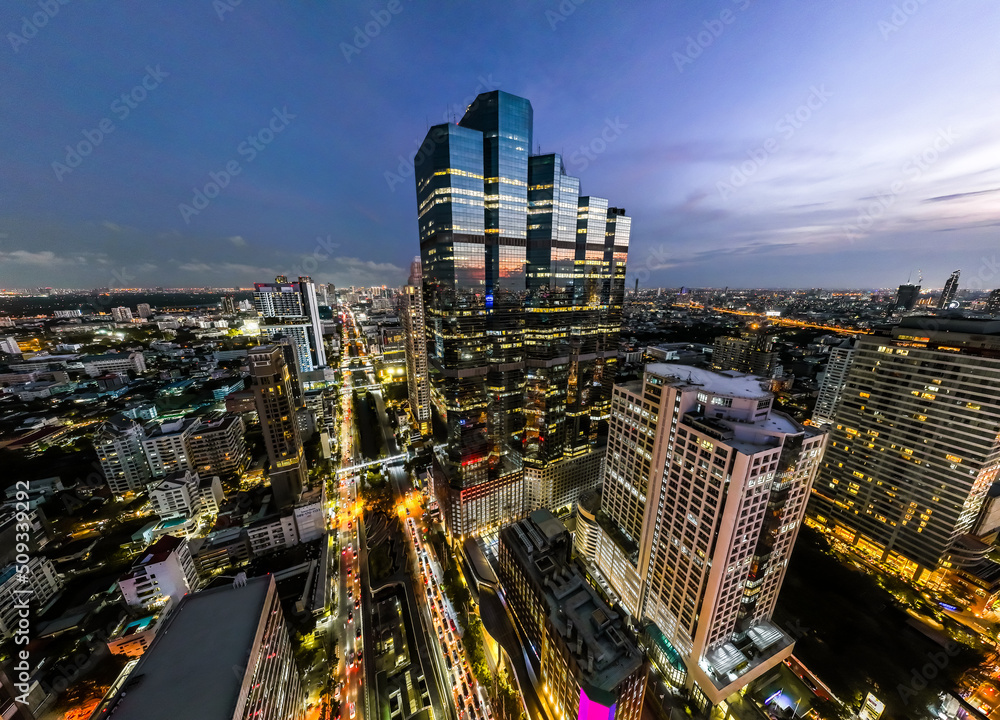 Obraz premium Aerial view of Skywalk Chong Nonsi Bridge in Sathorn, business district, Bangkok, Thailand