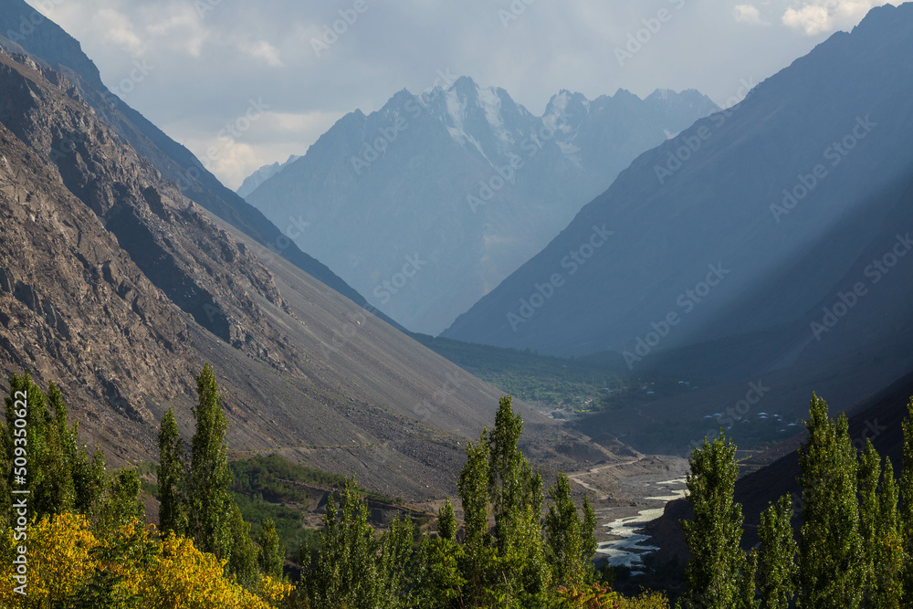 Obraz premium View over the snow covered peak, and mountain ranges, river and valley on the way to Shandur Pass, Chitral, Khyber Pakhtunkhwa, Pakistan