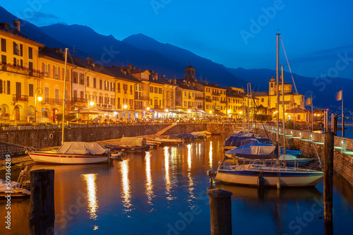 Fotografie Port and historic house facades in Cannobio on Lake Maggiore in Northern Italy