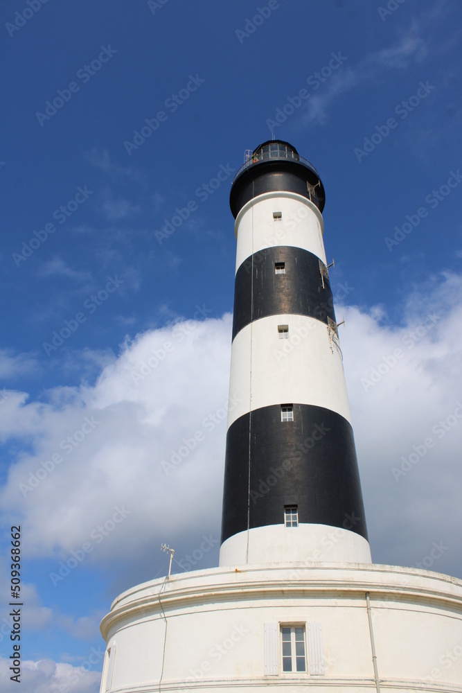Phare de Chassiron sur l'île d'Oléron, phare rayé blanc et noir Phare de Chassiron sur l'île d'Oléron, phare rayé blanc et noir