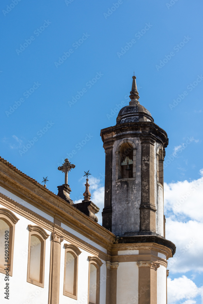 Fototapeta premium Vista parcial pública de igreja antiga