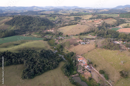 Fotografia aérea da cidade de Caconde em São Paulo. Fazendas, plantações e criação de animais em uma pequena cidade cheia de charme. Brasil. photo