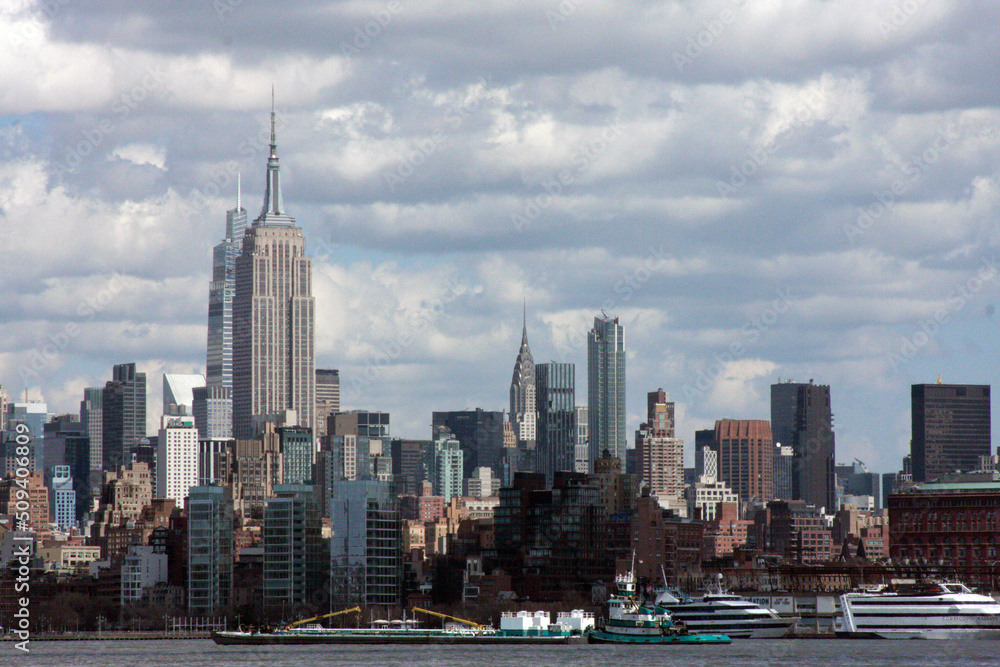 Obraz premium manhattan, skyline, architecture, steel, sky, clouds, nature, blue, city, urban, buildings, finance, skyscraper, hudson river, 